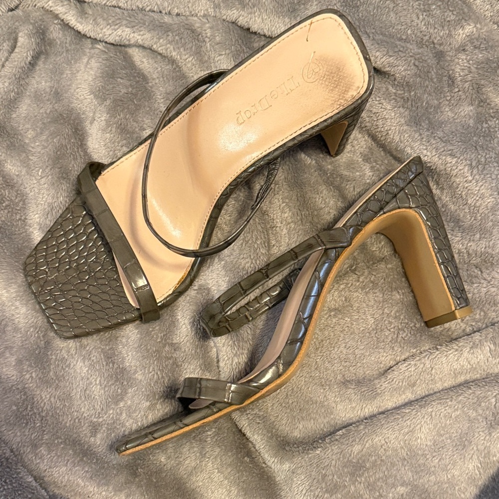 🖤 The Drop Dark Grey/Green Croc Strappy Heels